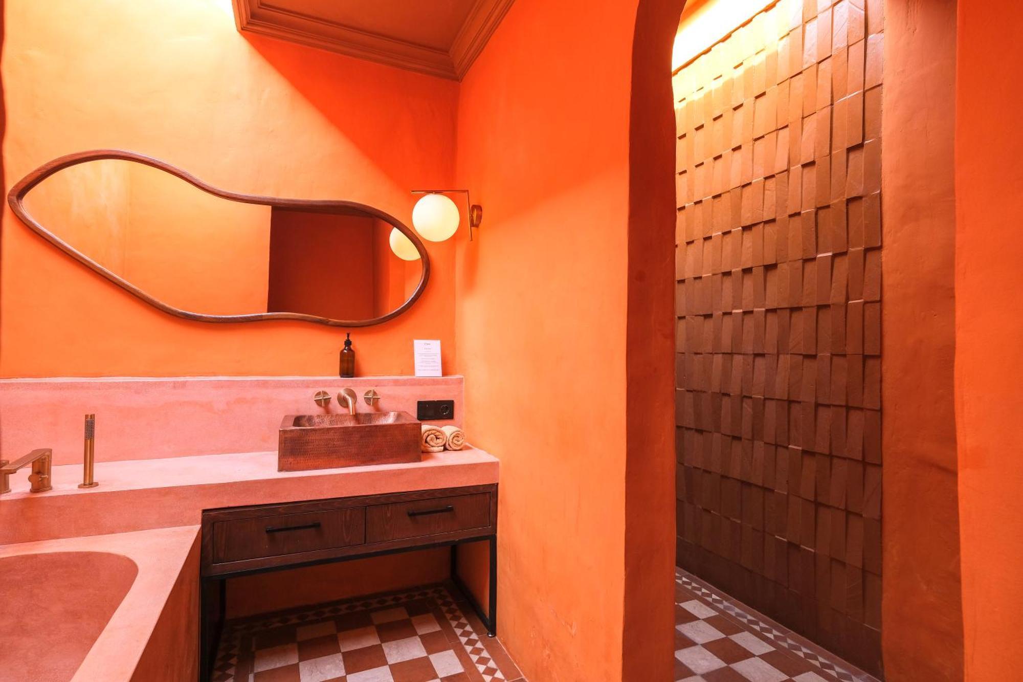 El Barrio Boutique & Bar *